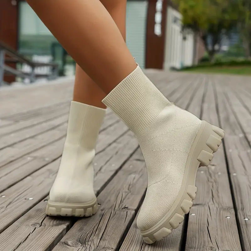 Noura Al-Hadi | Knit Sock Boots | Van basic schoenen naar moderne power look