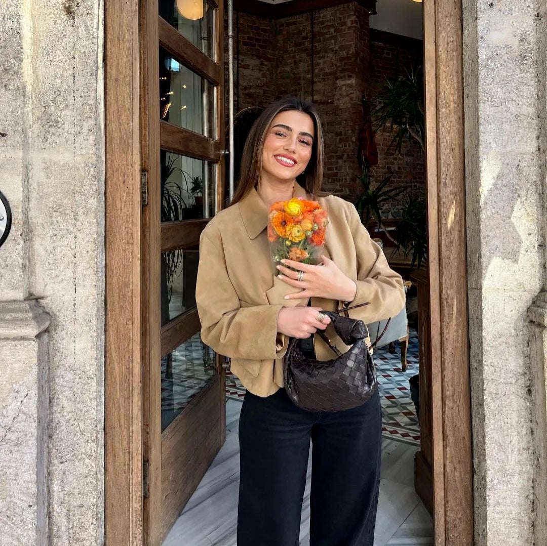 Natalie Foster | Minimal Cropped Jacket | Tijdloze eenvoud met verfijnde klasse