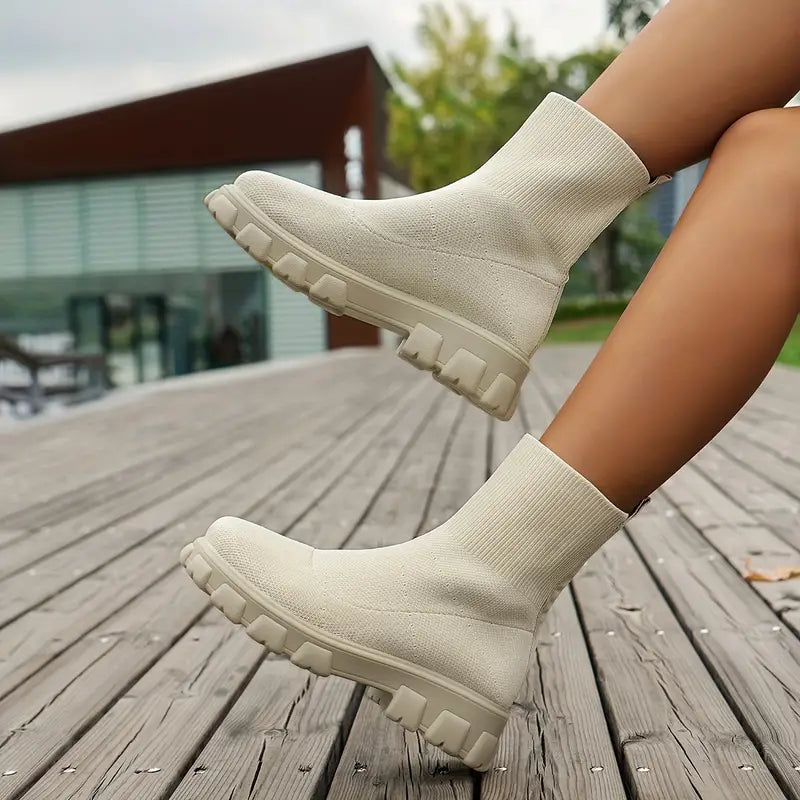 Noura Al-Hadi | Knit Sock Boots | Van basic schoenen naar moderne power look