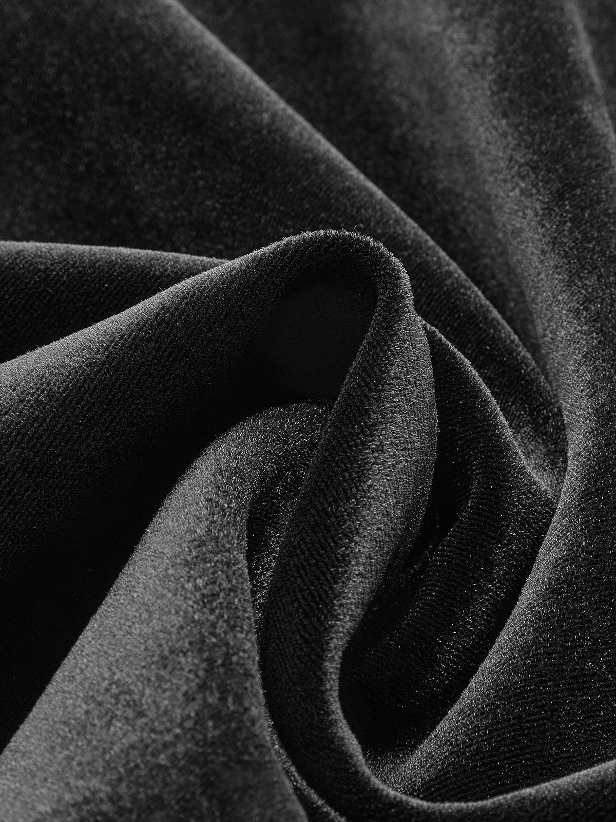 Alessia | Noir Essence Dress | Van minimalistisch naar magnetisch