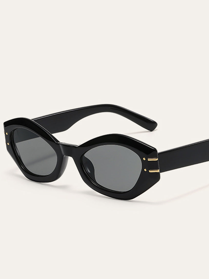 Adriana Molina | Zwarte Luxe Cat-Eye Zonnebril met Gouden Accenten