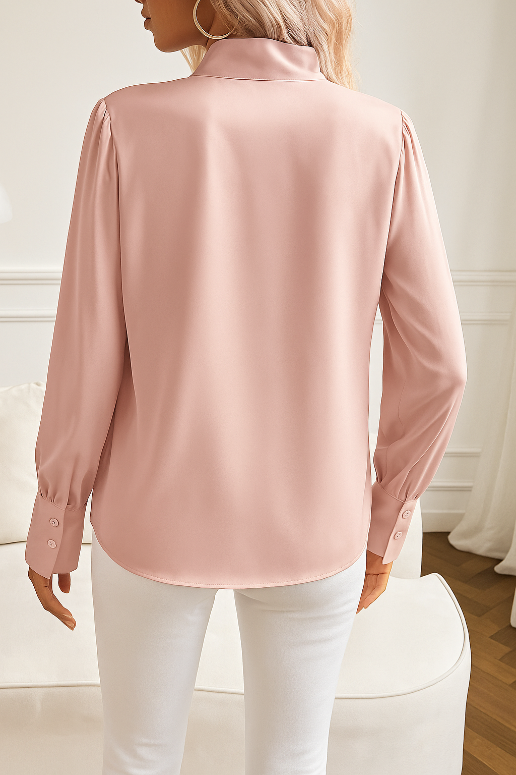 Charlotte Evans | Bow Blouse Satin Touch | Verfijnde vrouwelijkheid met een tijdloze charme