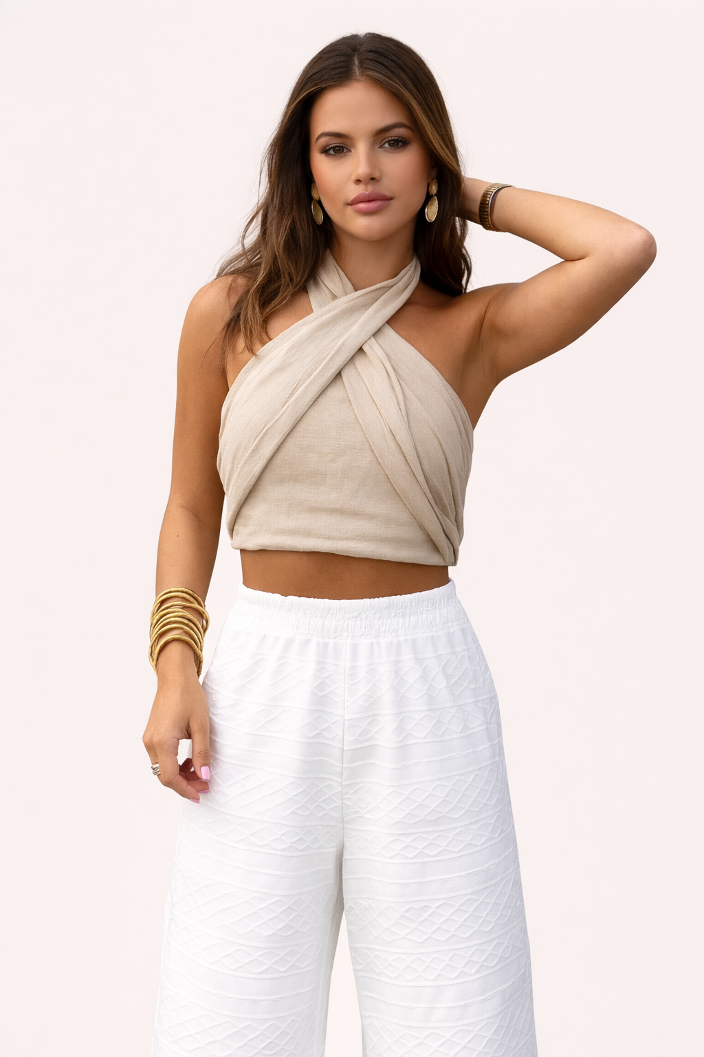 Dames beige cross halter top met elegante zomerse uitstraling en open schouders.