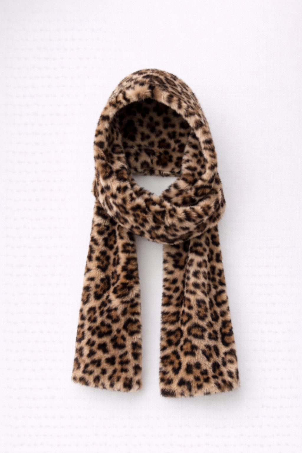 Elara Montoya | Faux Fur Sjaal met Luipaardprint