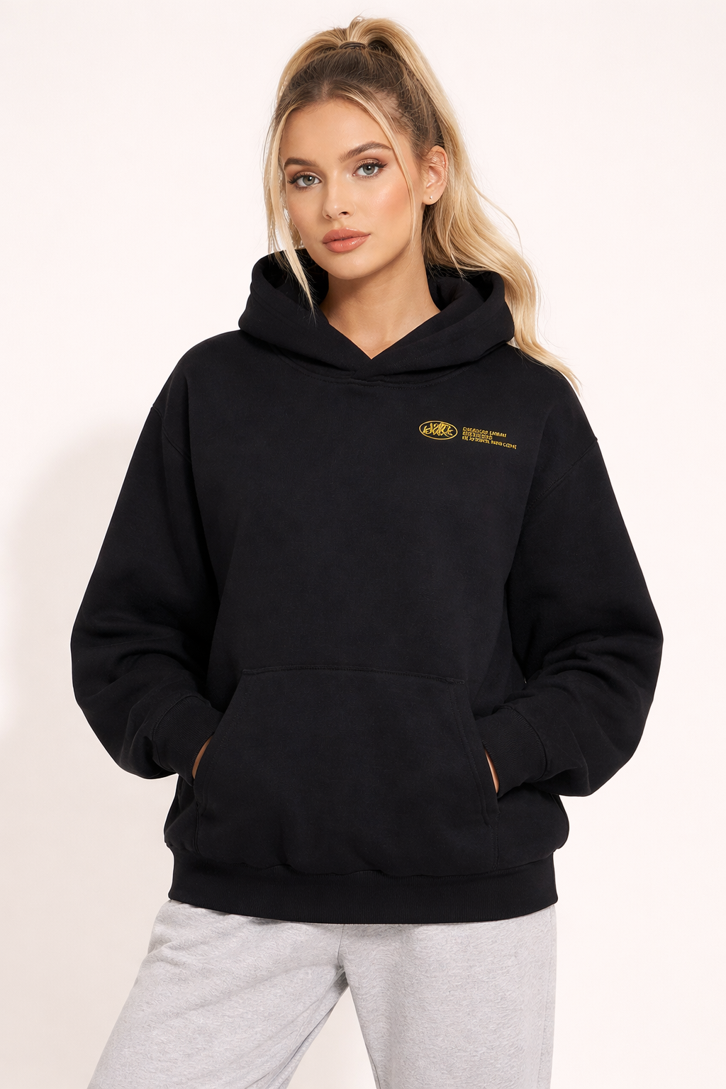 Freya Lindgren | Minimalistische Hoodie met Subtiel Logo