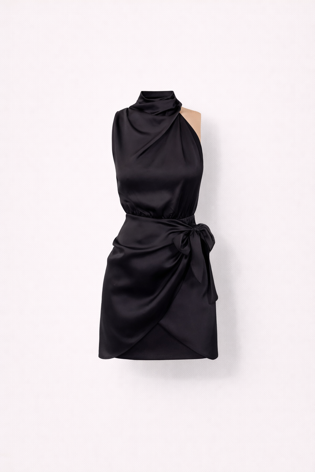 Sanne de Vries | Zwarte Satin Mini Jurk met Halterhals | Zelfverzekerde elegantie met een sensuele twist