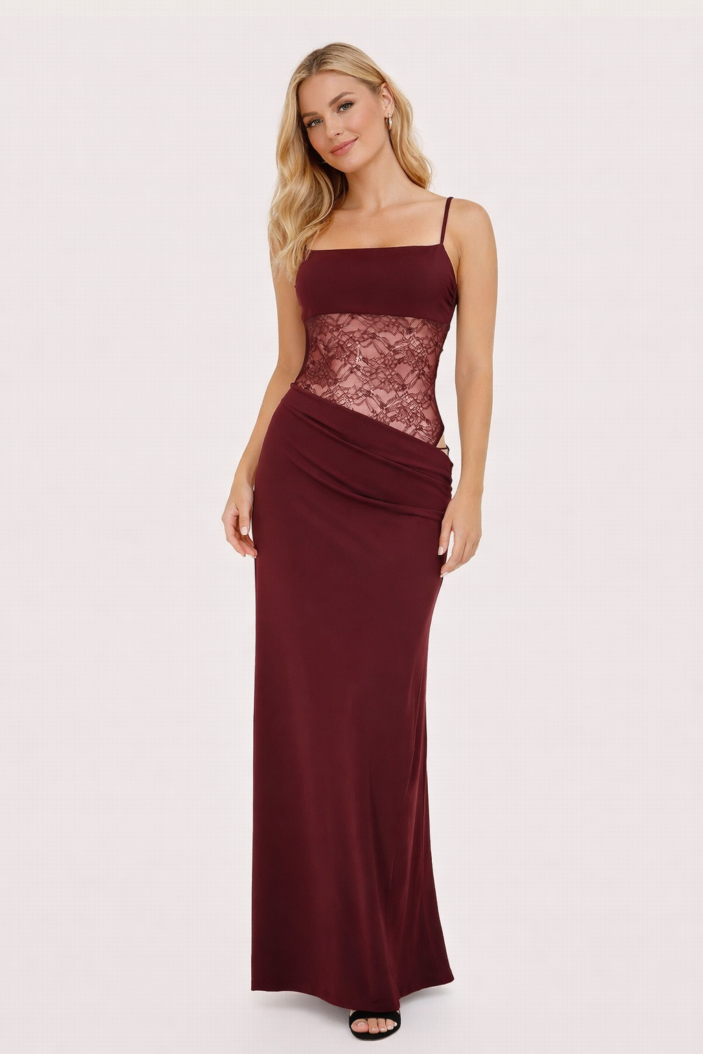 Bordeauxrode maxi jurk met kanten taille en smalle schouderbandjes op paspop