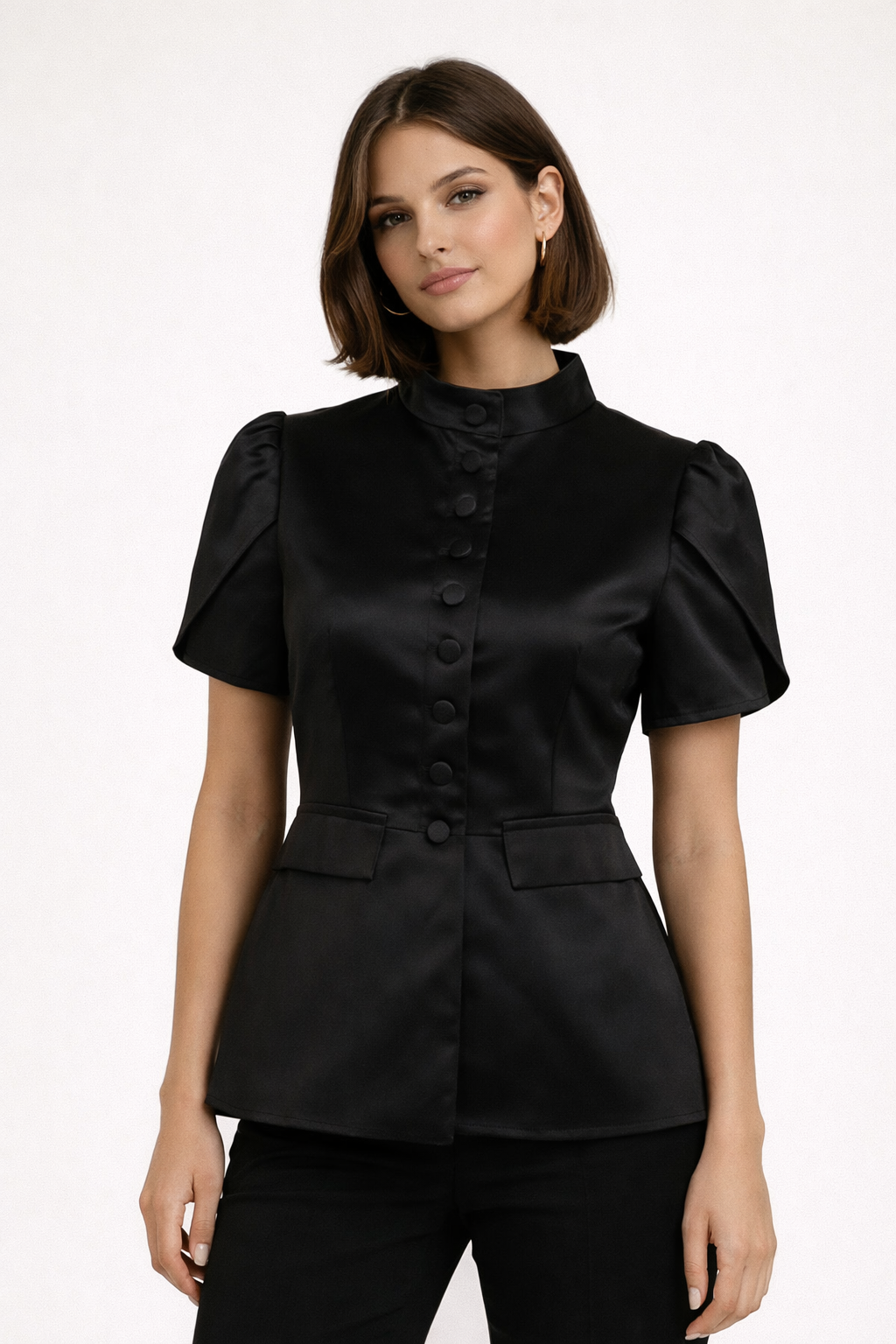 Zwarte getailleerde dames top met opstaande kraag en elegante knoopsluiting