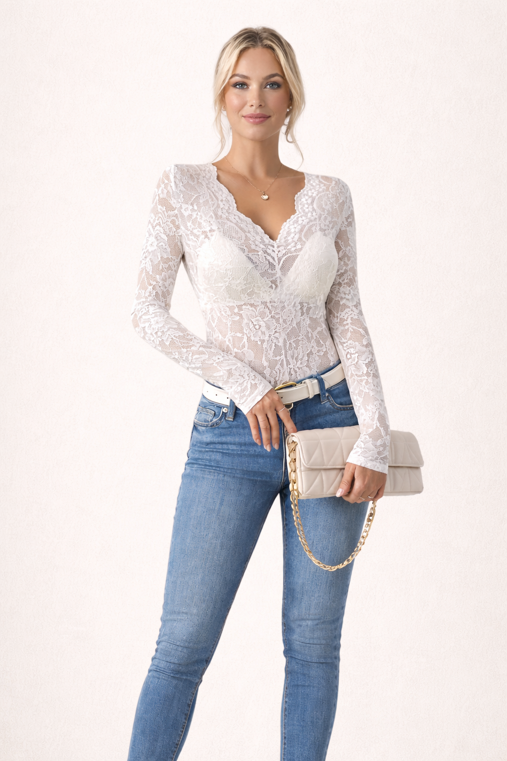 Freja Lindström | Lace V-Neck Top | Tijdloze elegantie met Scandinavische finesse