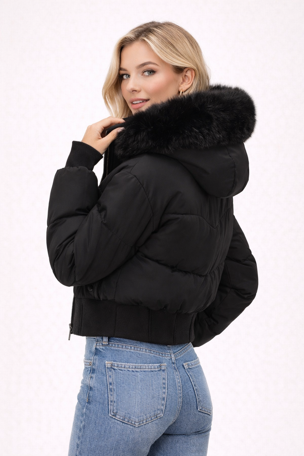 Emily Parker | Cropped Luxe Puffer Jacket | Krachtige elegantie met een verfijnde edge