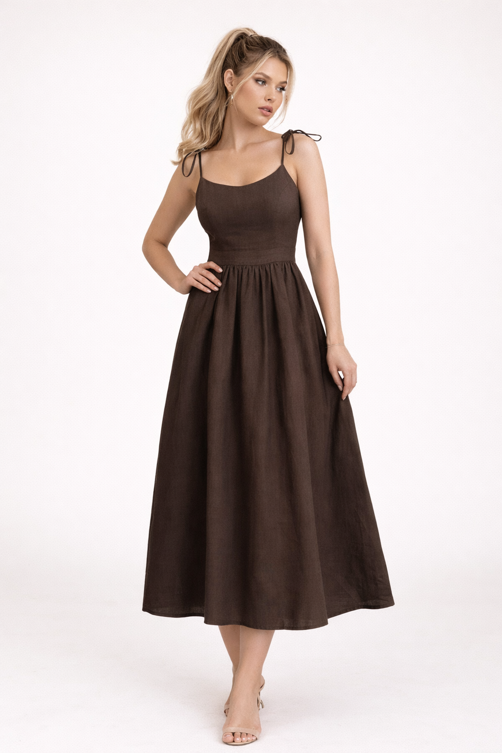 Bruine minimalistische midi jurk voor dames met elegante pasvorm en vrouwelijke uitstraling