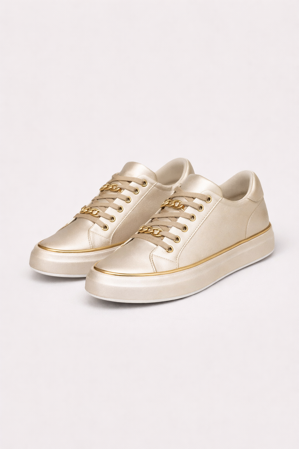 Zilla | Luxe Sneakers met Goudaccenten en Plateauzool