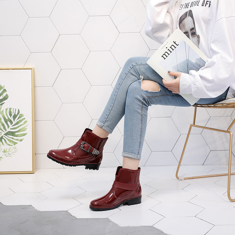 Zora | Glanzende Enkellaarsjes met Gespdetail