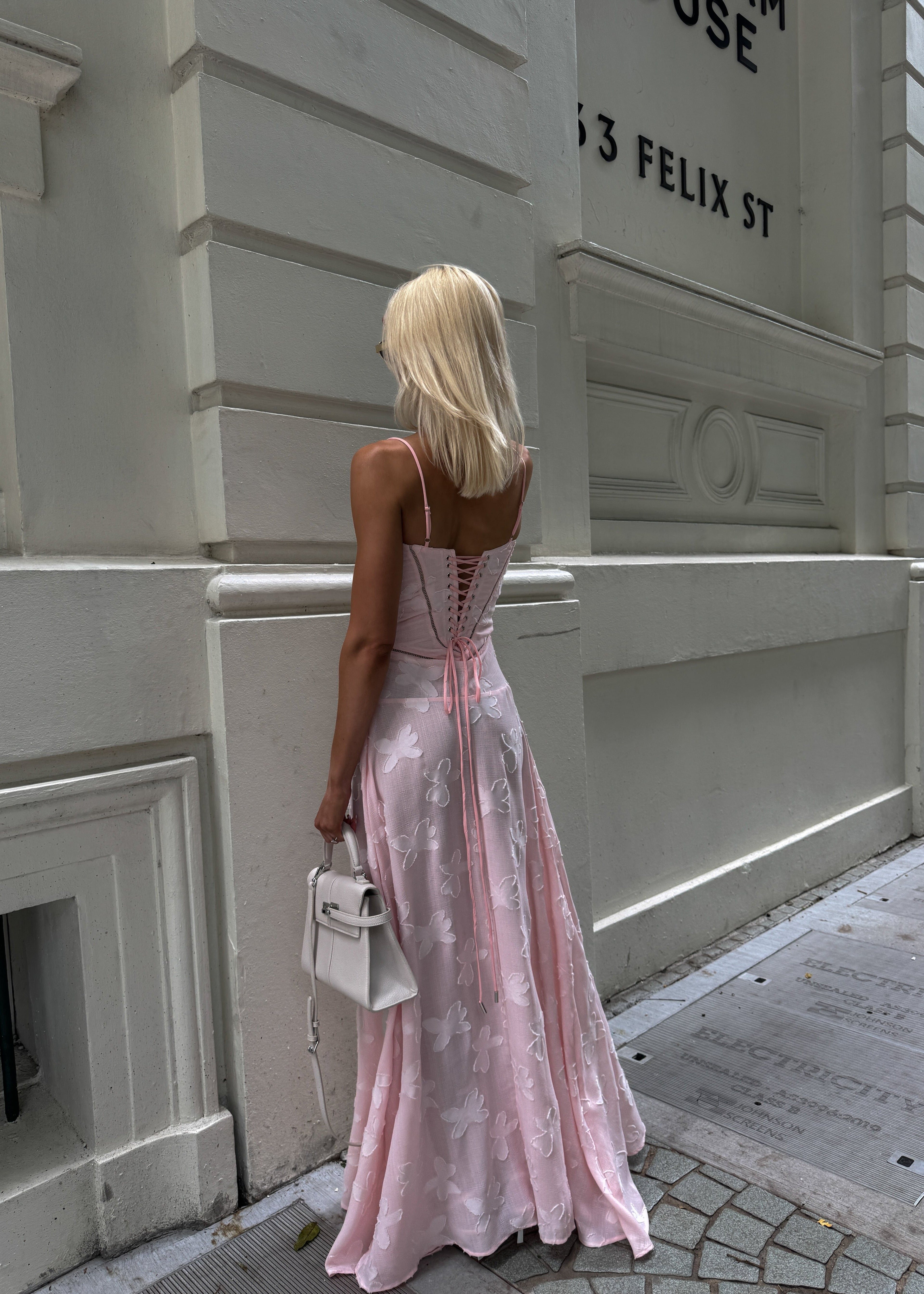 Lily Anderson | Maxi Jurk met Bloemenstructuur | Jij voelt je licht, vrouwelijk en moeiteloos elegant