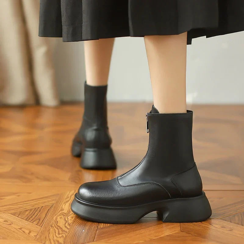 Malika Al-Nour | Platform Zip Boots | Van basic schoenen naar moderne statement look