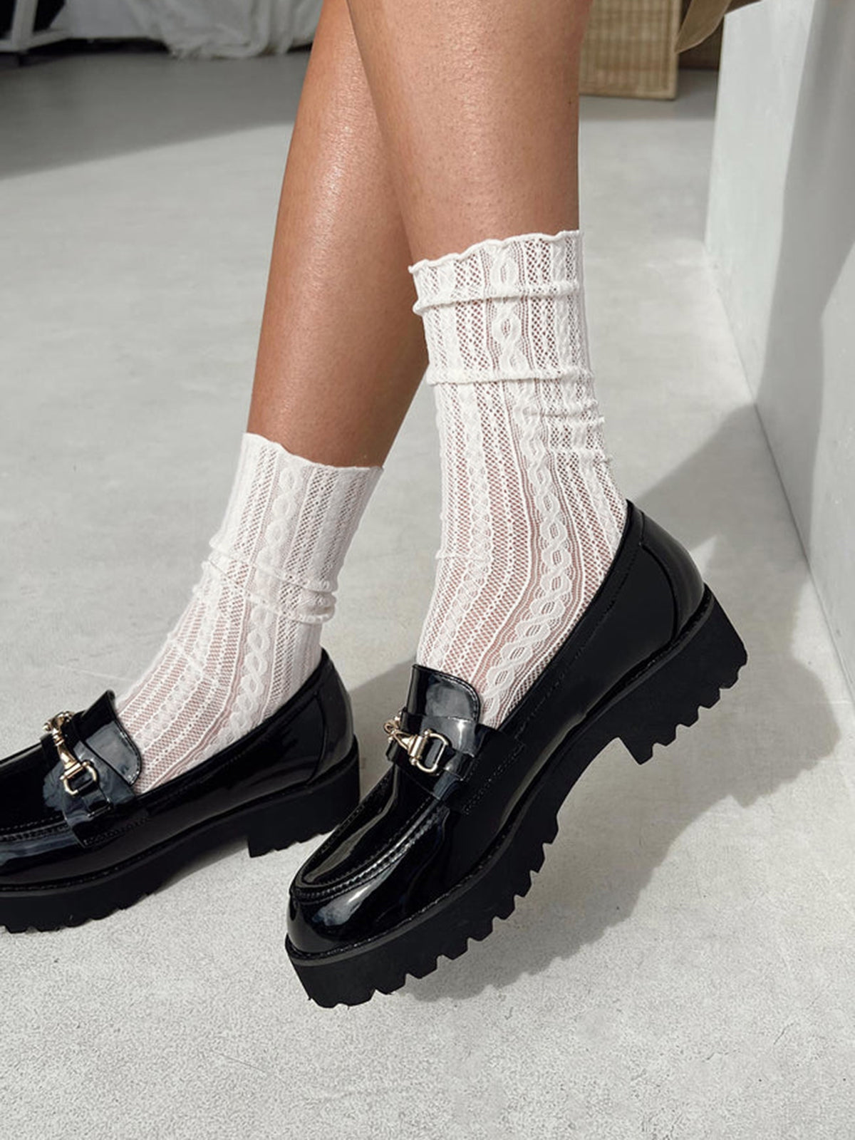 Astrid Nylund | Elegante Kanten Sokken met Scandinavische Verfijning