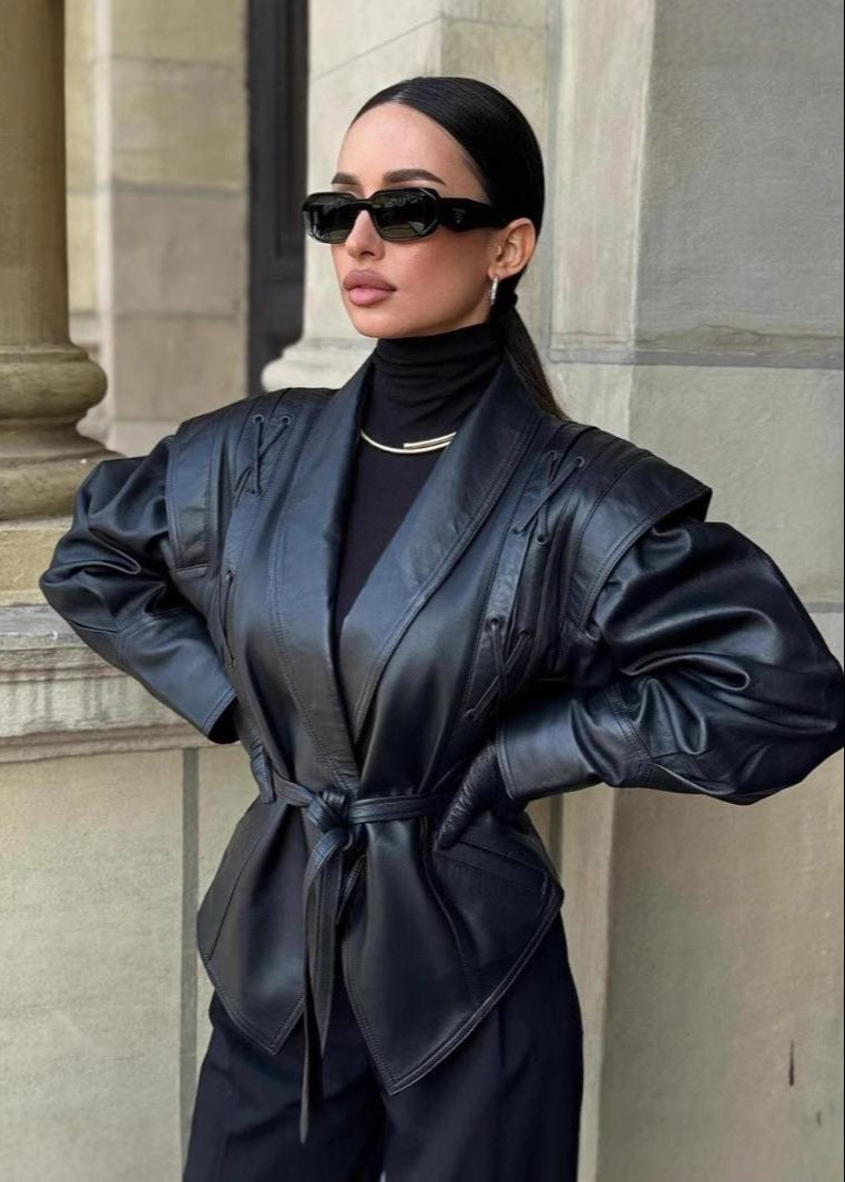 Rosita | Herfst/Winter – Luxe Leerfeel – Tailored Statement Jacket