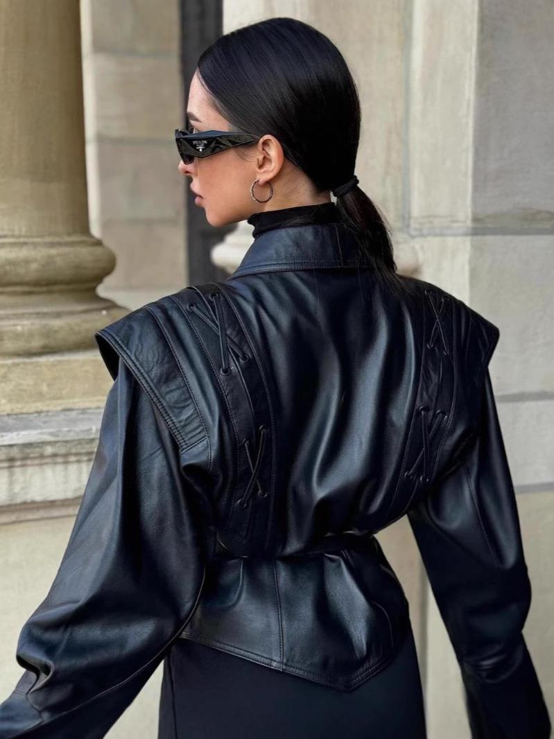 Rosita | Herfst/Winter – Luxe Leerfeel – Tailored Statement Jacket