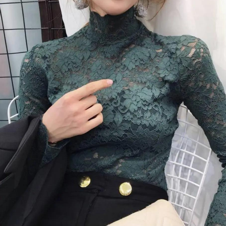 Zahra El-Amin | Kanten Top | Van ingetogen onzekerheid naar verfijnde vrouwelijkheid