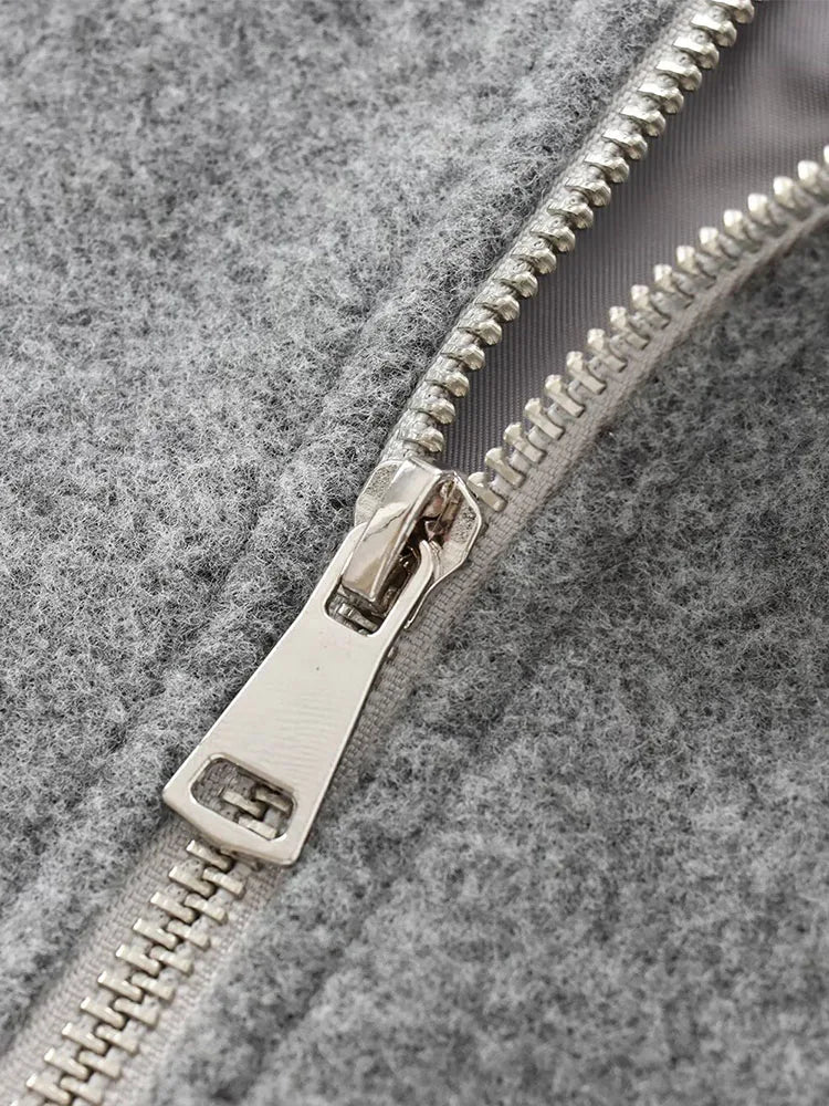 Mila Anderson | Cropped Zip Jacket | Minimalistische comfort met een moderne, vrouwelijke twist