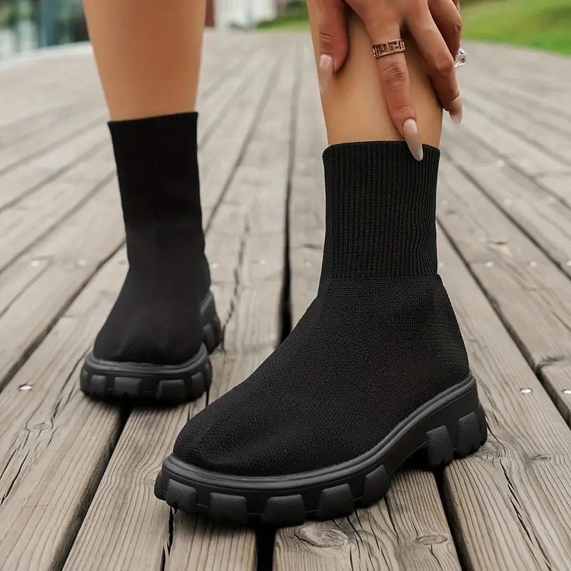 Noura Al-Hadi | Knit Sock Boots | Van basic schoenen naar moderne power look