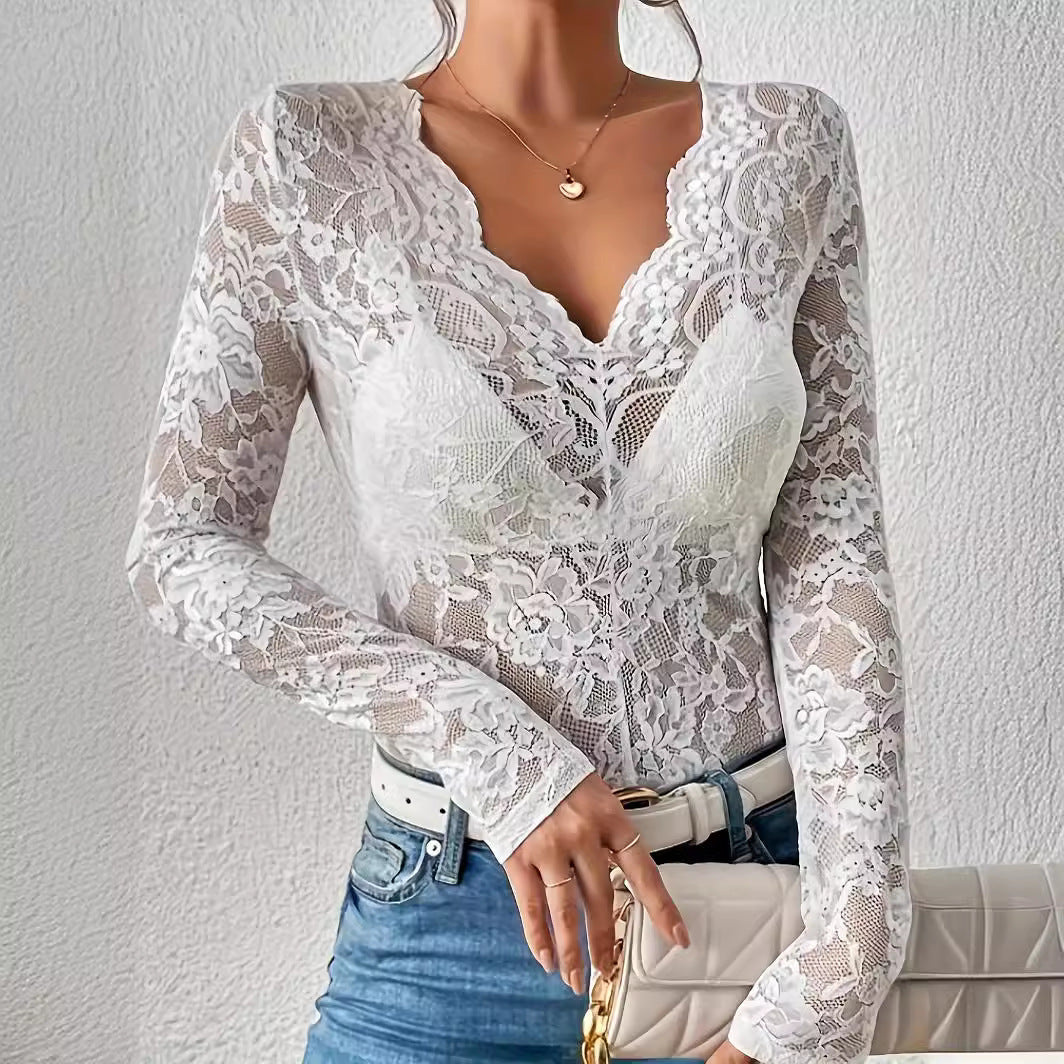 Freja Lindström | Lace V-Neck Top | Tijdloze elegantie met Scandinavische finesse