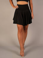 Lunara Noir | Flow Mini Rok | Een speelse rok die haar silhouet licht en vrouwelijk laat bewegen