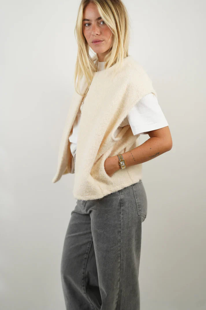Taylor Monroe | Mouwloos Vest met Tijdloze Minimalistische Look